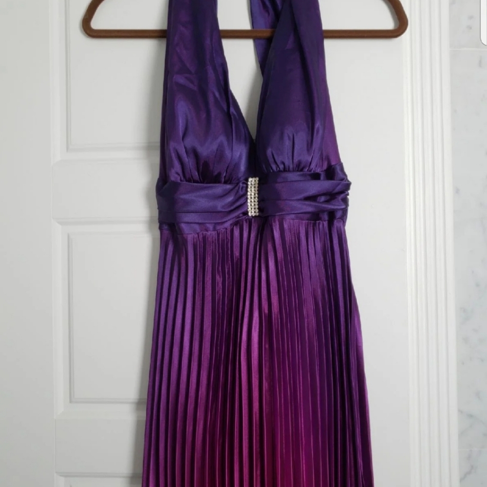 Dress - Picture 7 of 8